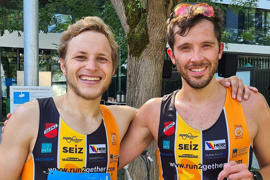 Nach langem mal wieder im Ziel nach einem Rennen: Luca Hauser und Tobias Stanienda von links in Tübingen Nach langem mal wieder im Ziel nach einem Rennen: Luca Hauser und Tobias Stanienda von links in Tübingen