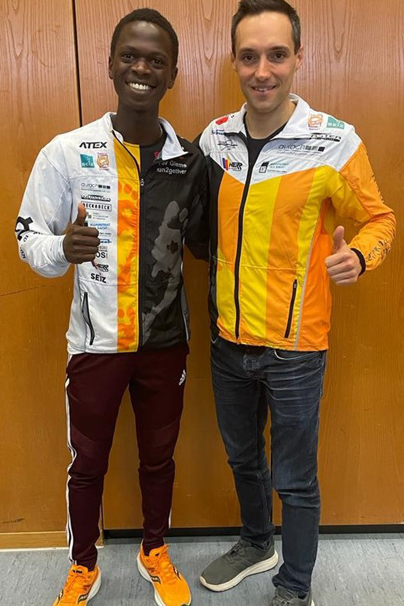 Im Doppelpack auf dem Podest in Gerlingen: Luki Ilomo und Daniel Noll von TSV Glems run2gether (v.l.)